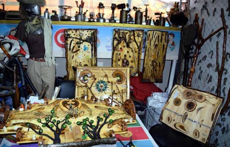 35 yıldır topladığı atıkları sanat eserine dönüştürüyor