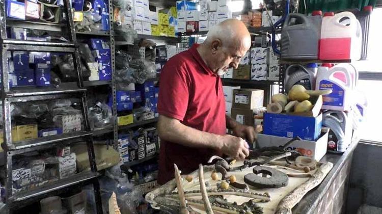 35 yıldır topladığı atıkları sanat eserine dönüştürüyor