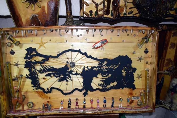 35 yıldır topladığı atıkları sanat eserine dönüştürüyor