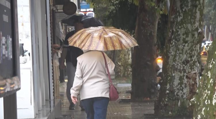 Yalova’da sağanak nedeniyle yollar göle döndü