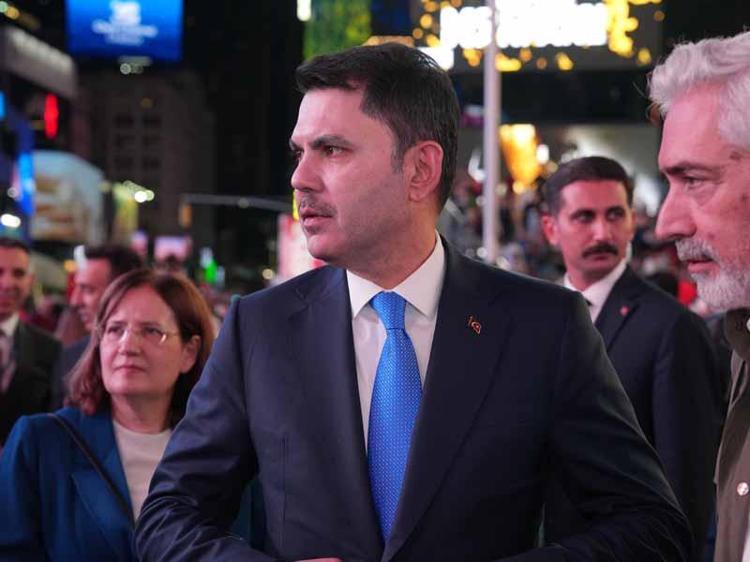 Bakan Kurum: Times Meydanı'nda ebru sanatımızla hem COP31 tanıtımını yapıyoruz hem hedeflerimizi paylaşıyoruz