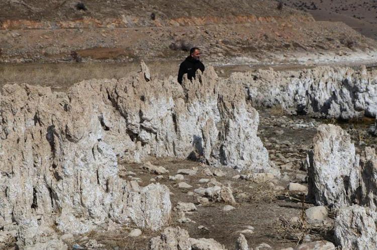 Van Gölü'ndeki dev mikrobiyalitlerin sırrı uluslararası ekiple araştırılacak