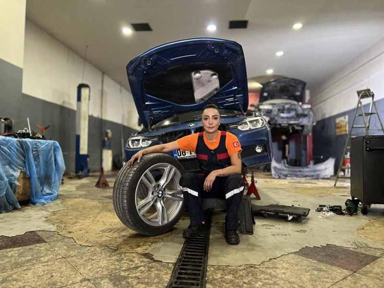 Fatma, muhasebeci olarak girdiği sanayide motor ustası oldu