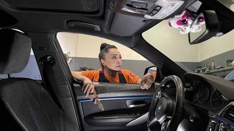 Fatma, muhasebeci olarak girdiği sanayide motor ustası oldu