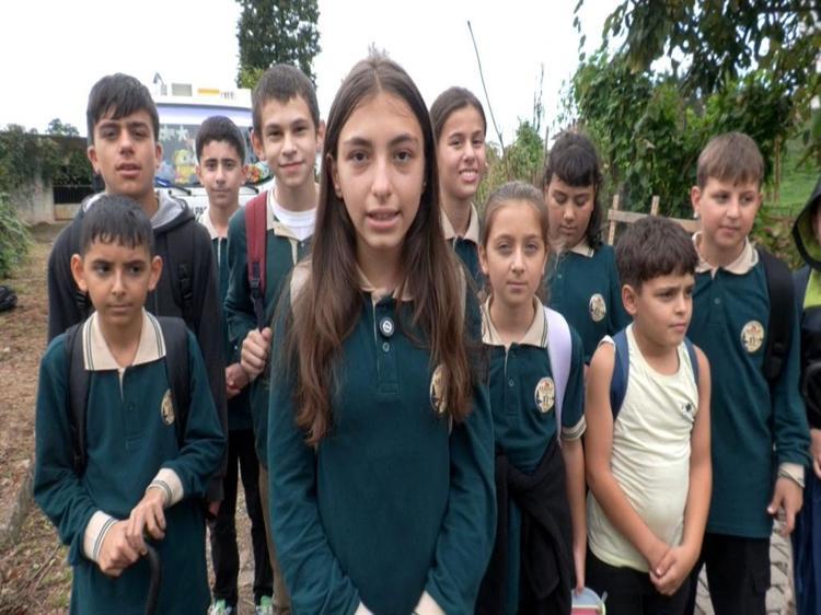 Çöp kamyonunu oyuncaklarla süsledi, çocukların neşesi oldu