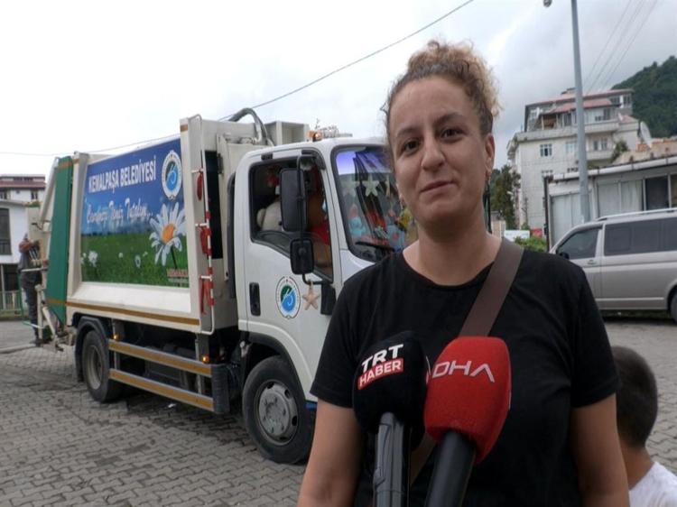 Çöp kamyonunu oyuncaklarla süsledi, çocukların neşesi oldu
