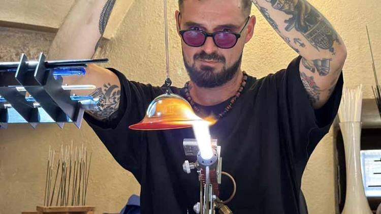 İtalyan çift, camı sanata dönüştürüyor