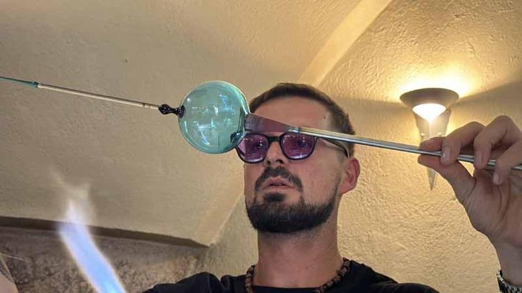 İtalyan çift, camı sanata dönüştürüyor
