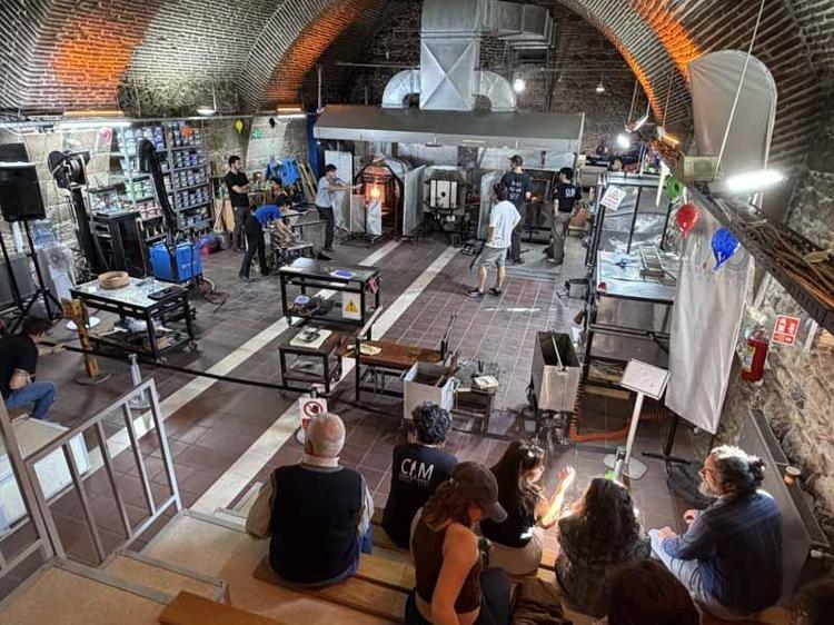 İtalyan çift, camı sanata dönüştürüyor