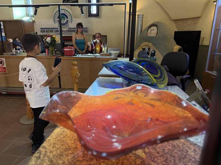 İtalyan çift, camı sanata dönüştürüyor