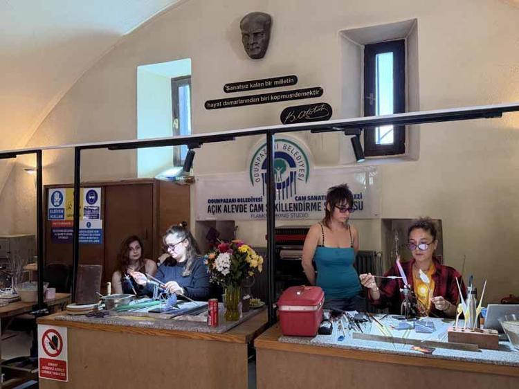 İtalyan çift, camı sanata dönüştürüyor