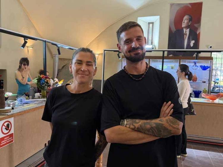 İtalyan çift, camı sanata dönüştürüyor