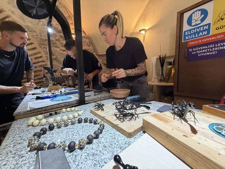 İtalyan çift, camı sanata dönüştürüyor