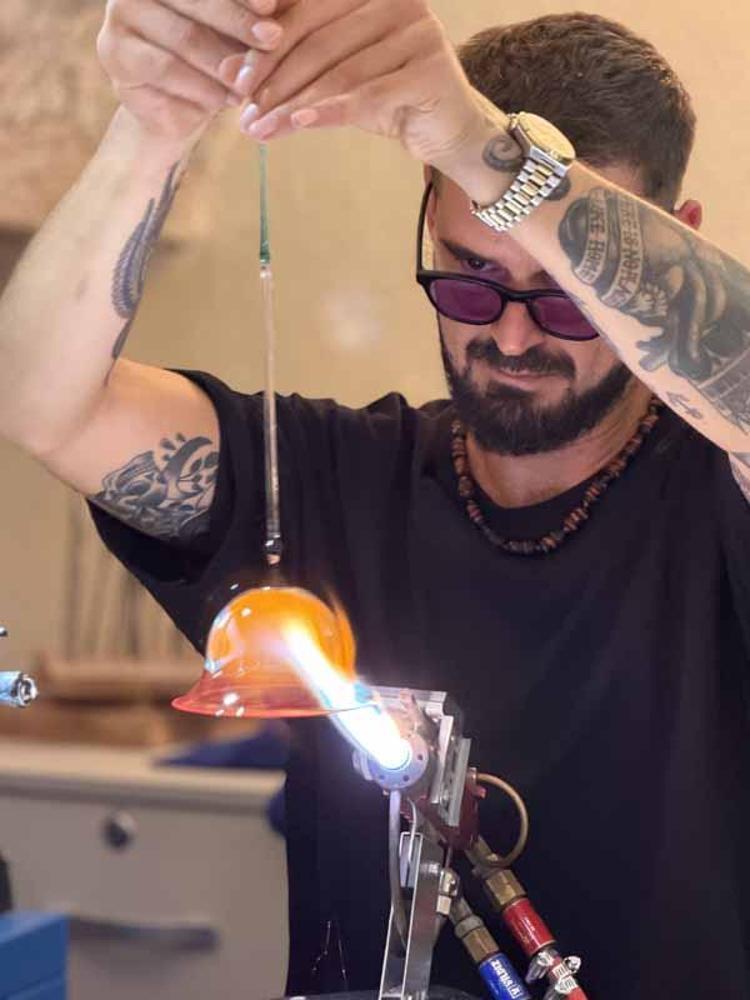İtalyan çift, camı sanata dönüştürüyor
