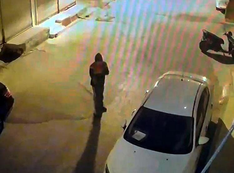 Aynı ailenin araçlarına 2 gün üst üste silahlı saldırı: Evde yatmaya korkar hale geldik