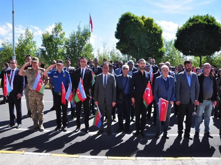 Kars'ta Karabağ şehitleri için 'İki Devlet Tek Yürek' yürüyüşü