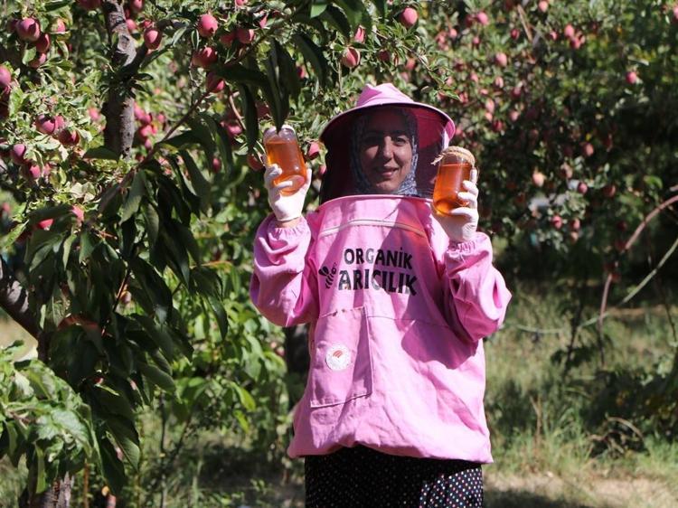 'Pembe maskeli’ kadın arıcılar hasada başladı
