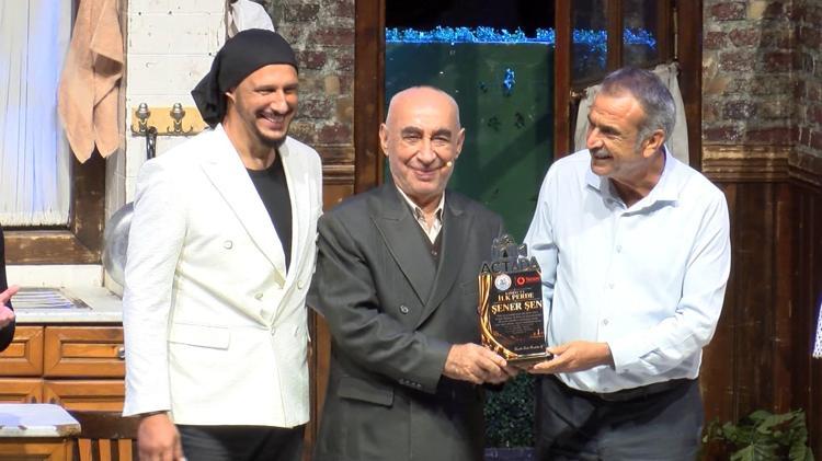 Şener Şen, 'Zengin Mutfağı' oyunu ile KKTC'de sahne aldı