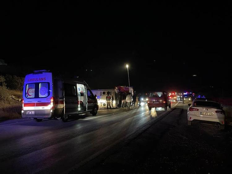 Gaziantep’te yolcu otobüsü ile otomobil çarpıştı; 7 ölü,13 yaralı