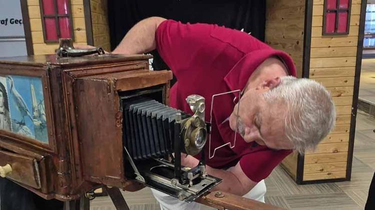 Fotoğrafçı babasından kalan 100 yıllık makinelerin tamiri için Almanya'dan Malatya'ya geldi