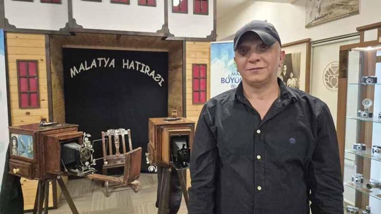 Fotoğrafçı babasından kalan 100 yıllık makinelerin tamiri için Almanya'dan Malatya'ya geldi