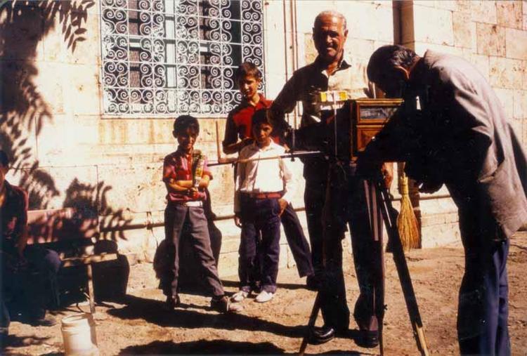 Fotoğrafçı babasından kalan 100 yıllık makinelerin tamiri için Almanya'dan Malatya'ya geldi