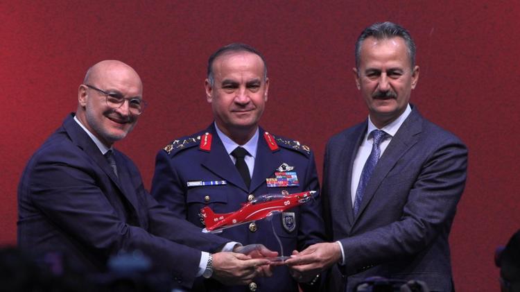 HÜRKUŞ-2, Türk Hava Kuvvetleri'ne teslim edildi