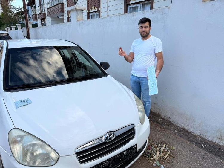 Temizlik yaparken otomobiline yorgun mermi isabet etti