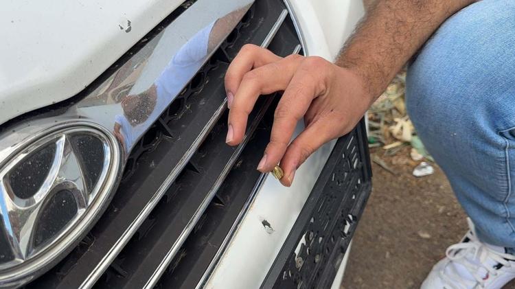 Temizlik yaparken otomobiline yorgun mermi isabet etti