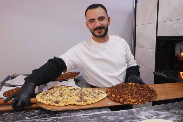 Yanlış iğneyle engelli kaldı, hayata küsmedi; annesinin lahmacunlarını Türkiye’ye tattırmak istiyor
