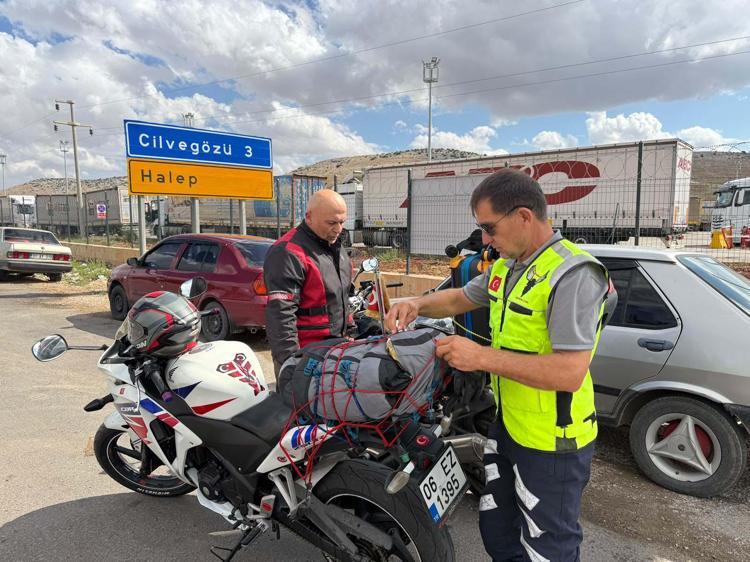 Düzce'den motosikletle umreye giden 2 kişi, Suriye'ye geçti