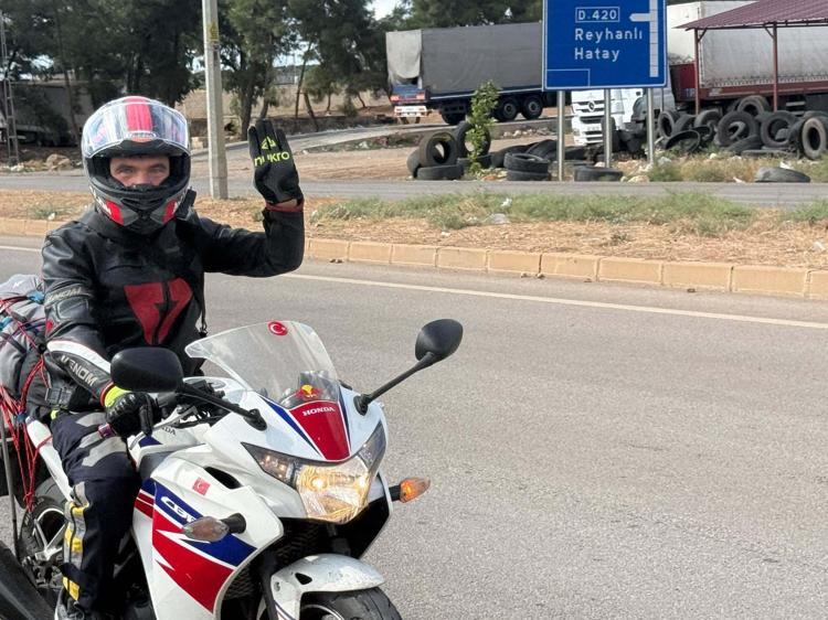 Düzce'den motosikletle umreye giden 2 kişi, Suriye'ye geçti