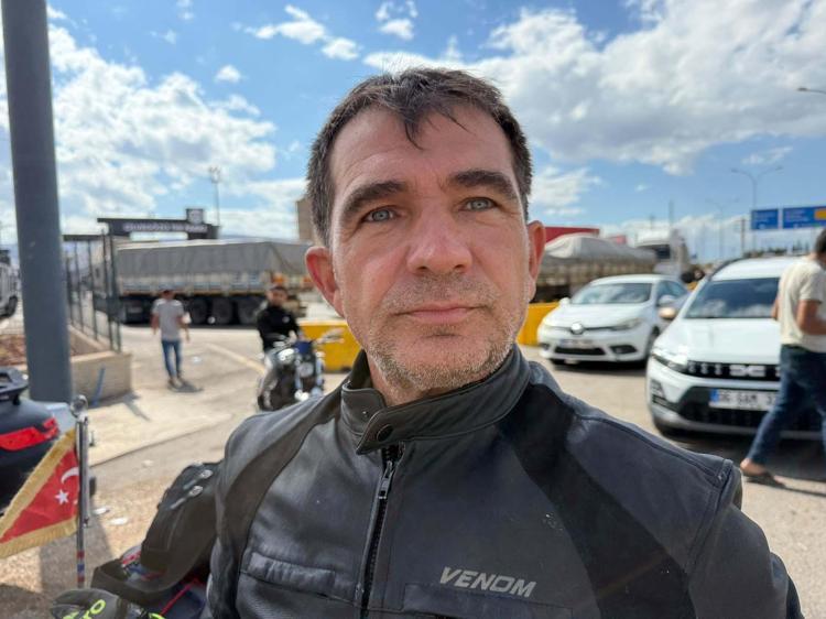 Düzce'den motosikletle umreye giden 2 kişi, Suriye'ye geçti