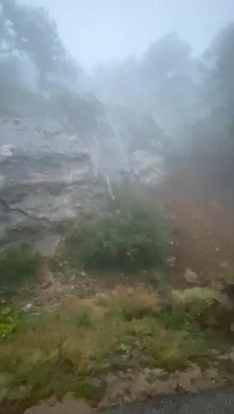 Uludağ yolunda heyelan