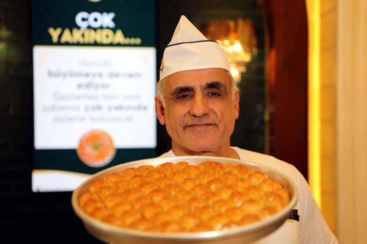 Eğitim için gittiği ABD'de baklava ustası oldu; SpaceX çalışanlarına Türk tatlısını yedirdi