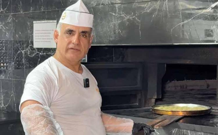 Eğitim için gittiği ABD'de baklava ustası oldu; SpaceX çalışanlarına Türk tatlısını yedirdi