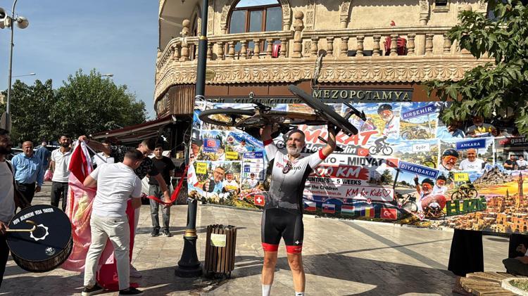 Çocukken taşındıkları İsviçre’den Midyat’a 4 bin 500 kilometre pedal çevirdi