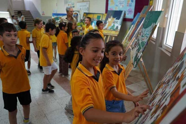 Öğrencilerine ilham veren 'ressam müdür'