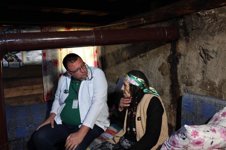 109 yaşındaki Sabriye Gündoğdu’ya yayla evinde muayene