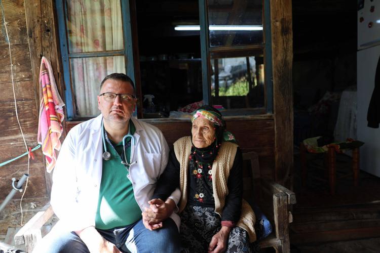 109 yaşındaki Sabriye Gündoğdu’ya yayla evinde muayene