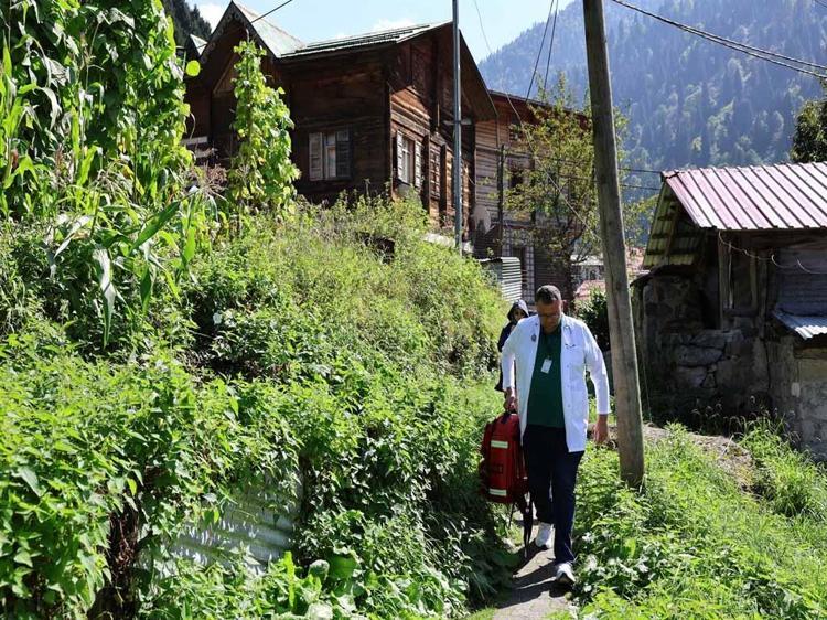109 yaşındaki Sabriye Gündoğdu’ya yayla evinde muayene