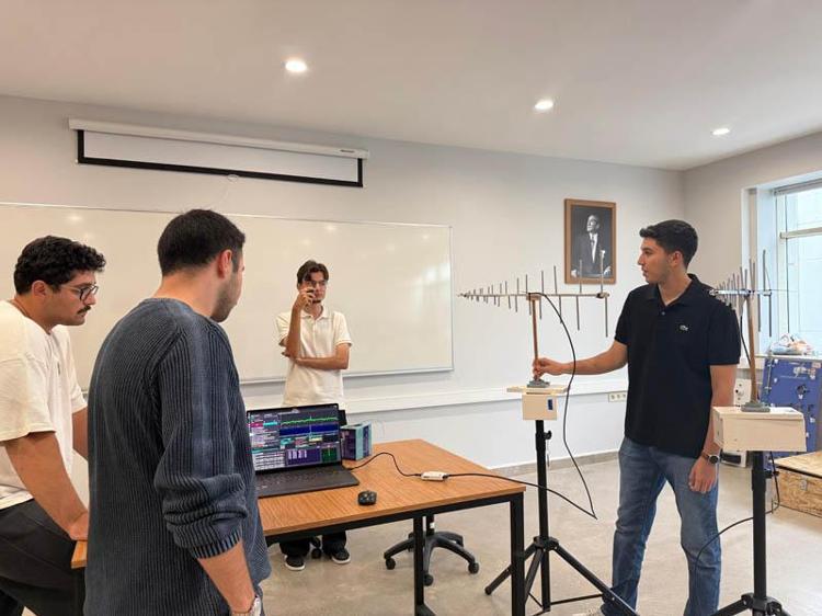 Mühendislik öğrencilerinin elektronik harp alanında geliştirdiği sisteme ödül