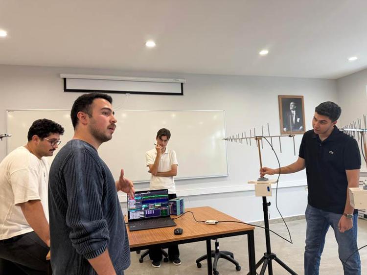 Mühendislik öğrencilerinin elektronik harp alanında geliştirdiği sisteme ödül