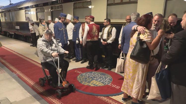 Tarihi 'Orient Express' treni 70'ten fazla yolcusuyla İstanbul'a geldi