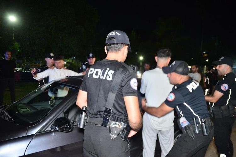 Adana'da dron destekli 'Huzur ve Güven' denetimi; aranması olan 66 kişi yakalandı