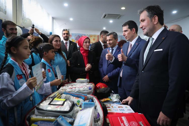 İşitme engelli 100 öğrenci 'Sağlık Elçisi' oldu