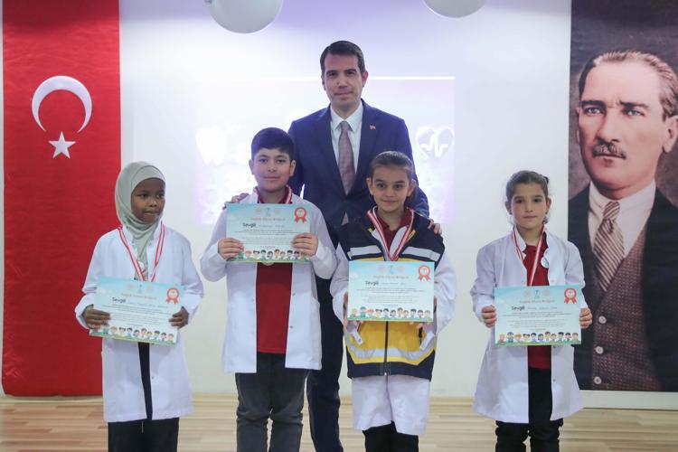İşitme engelli 100 öğrenci 'Sağlık Elçisi' oldu