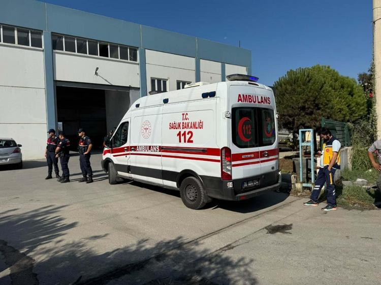 İzmir'de metal fabrikasında patlama; 3'ü ağır, 7 yaralı