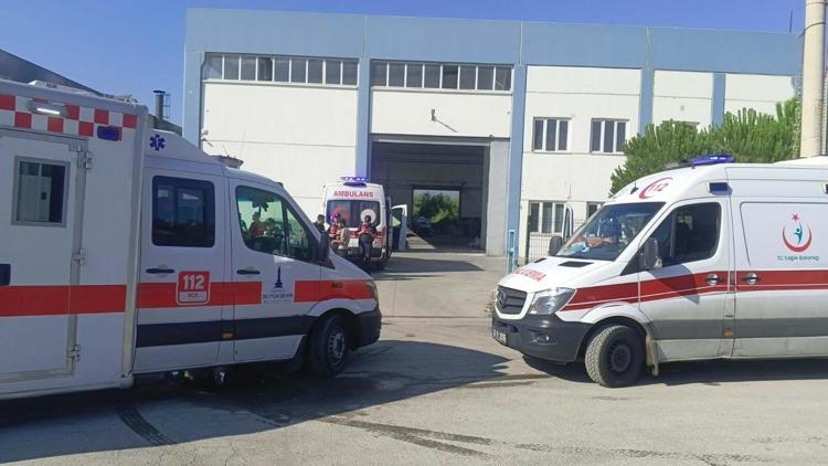 İzmir'de metal fabrikasında patlama; 3'ü ağır, 7 yaralı