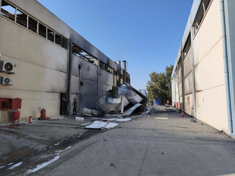 İzmir'de metal fabrikasında patlama; 3'ü ağır, 7 yaralı